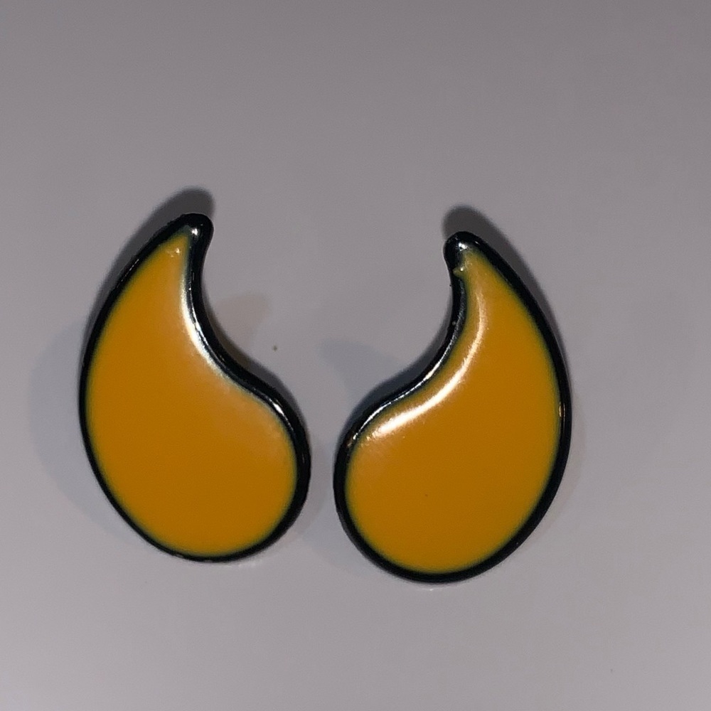 Vintage earrings, yellow